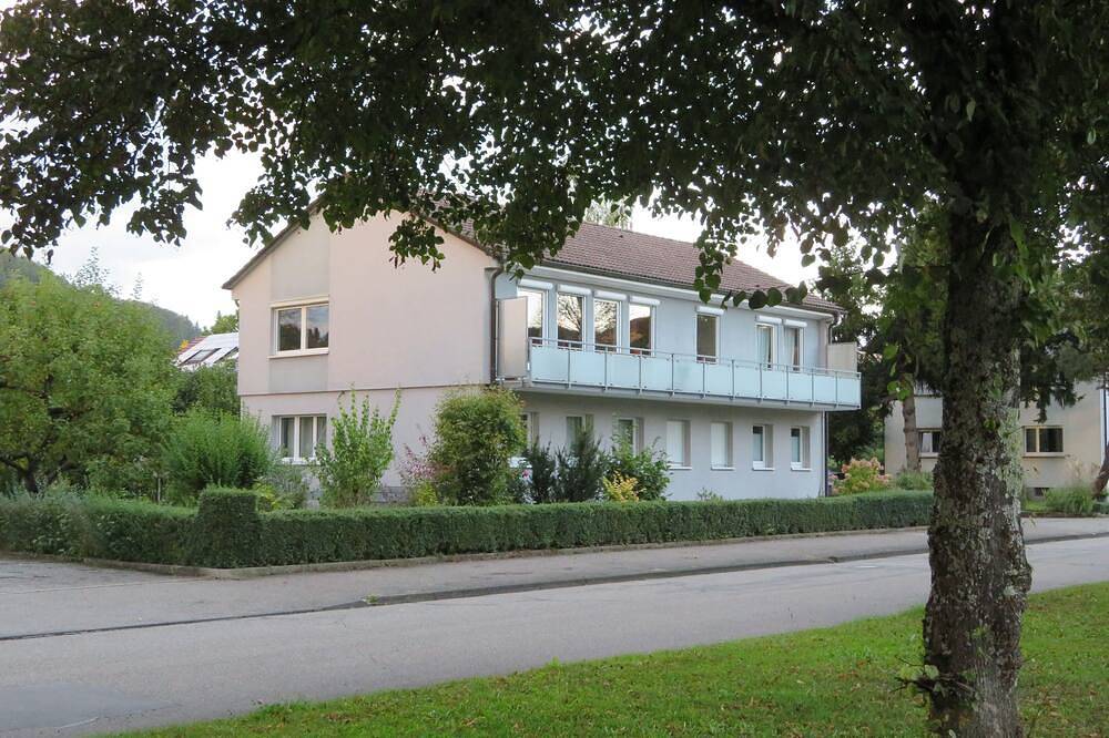 Ganze Wohnung, Gemütliche Zwei- Zimmer- Wohnung mit eigenem Eingang und Südterrasse. in Schopfheim, Südschwarzwald