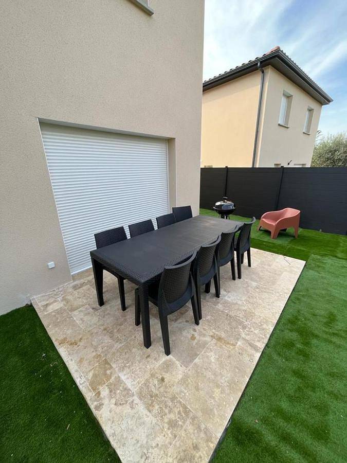 Location de vacances pour 8 personnes, avec terrasse et jardin à Saint-Genis-Laval - 4