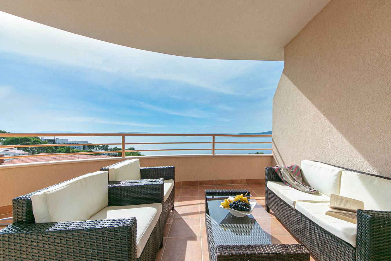 Ganze Wohnung, 2-Zimmer-Ferienwohnung mit Terrasse und Meerblick Brela, Makarska A-20066-a in Brela, Makarska Riviera