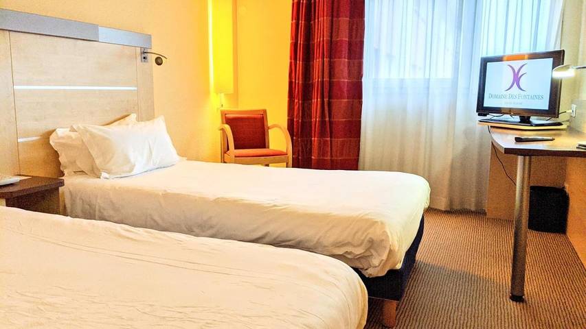 Hôtel pour 2 personnes, avec piscine ainsi que jardin et vue, animaux acceptés à Bernin (Isère) - 4