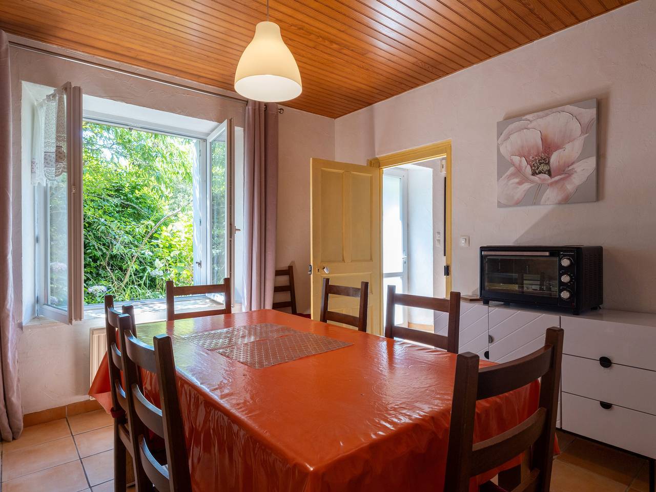 'Gite Galet Rose' classé 3 étoiles, avec terrasse privée, jardin privé et Wi-Fi in Beg-Léguer, Lannion
