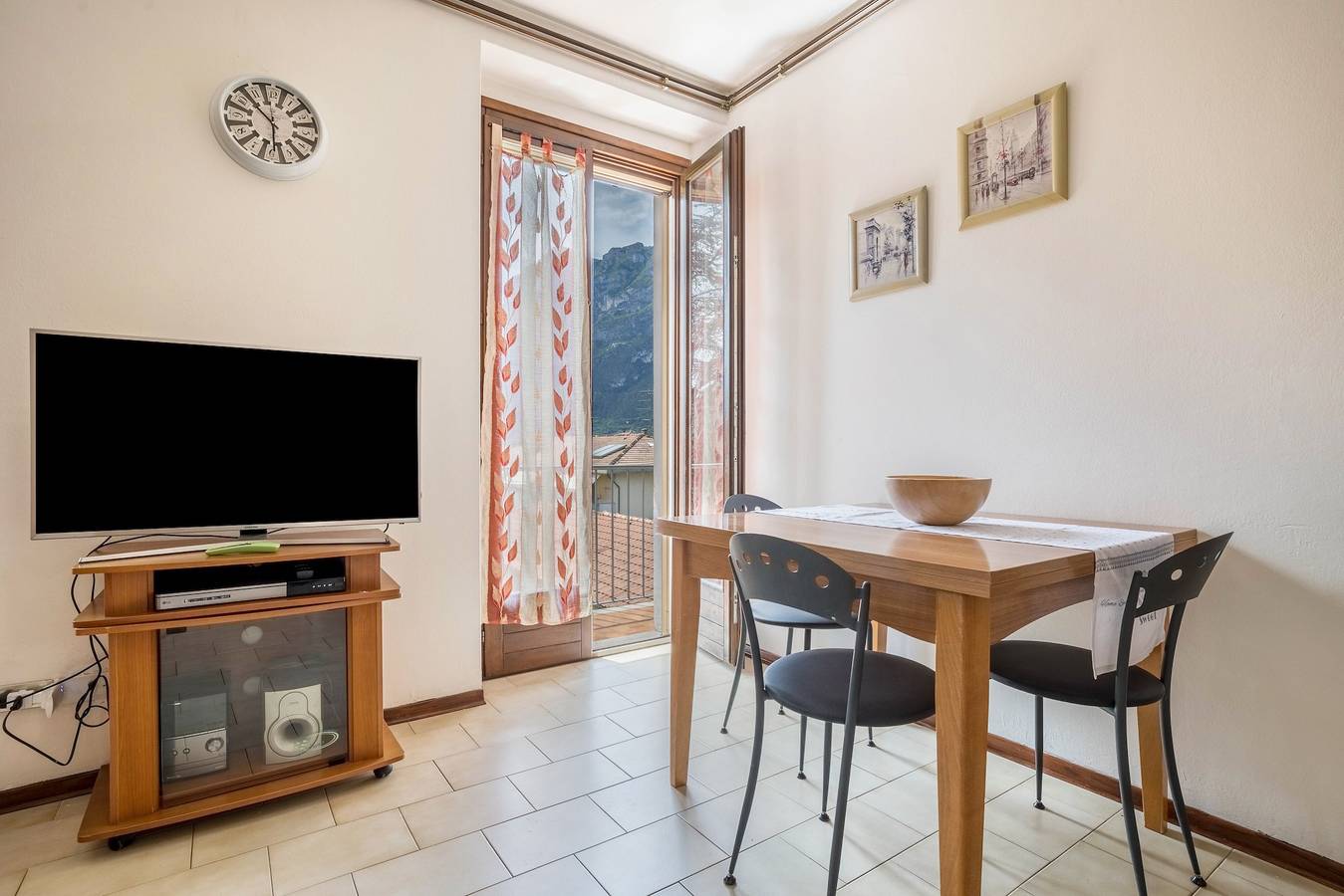 Ganze Wohnung, Ferienwohnung 'Casa La Sentinella Arco San Giorgio' mit Bergblick, Balkon und Wlan in San Giorgio (Trient), Arco