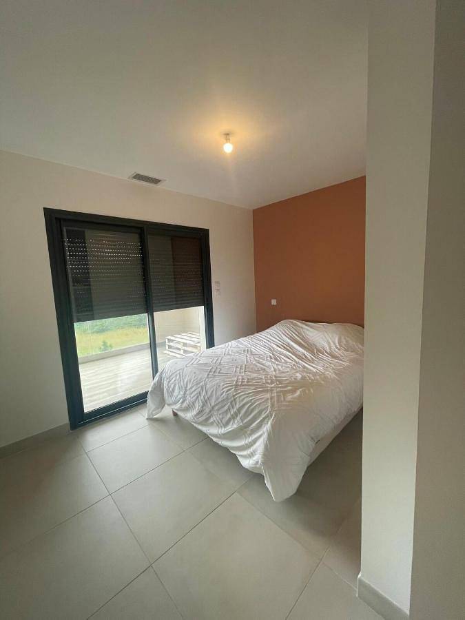 Location de vacances pour 6 personnes, avec terrasse ainsi que jardin et piscine à Mons (Gard) - 3