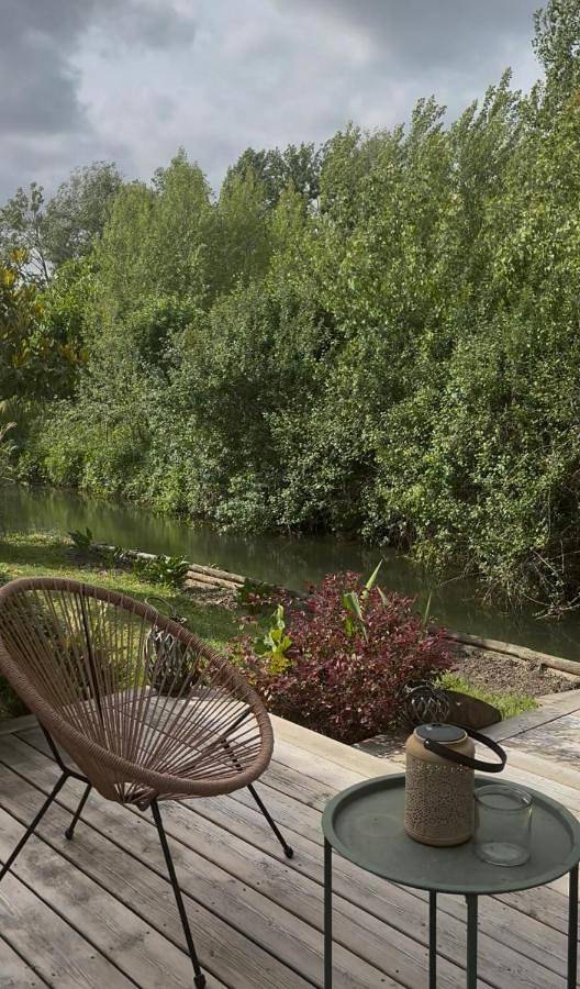 Location de vacances pour 8 personnes, avec piscine et jacuzzi ainsi que terrasse et jardin à Magné - 2