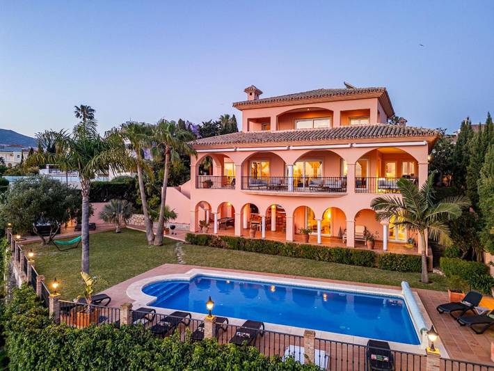 Villa for 10 people, with hot tub and garden in Benalmádena