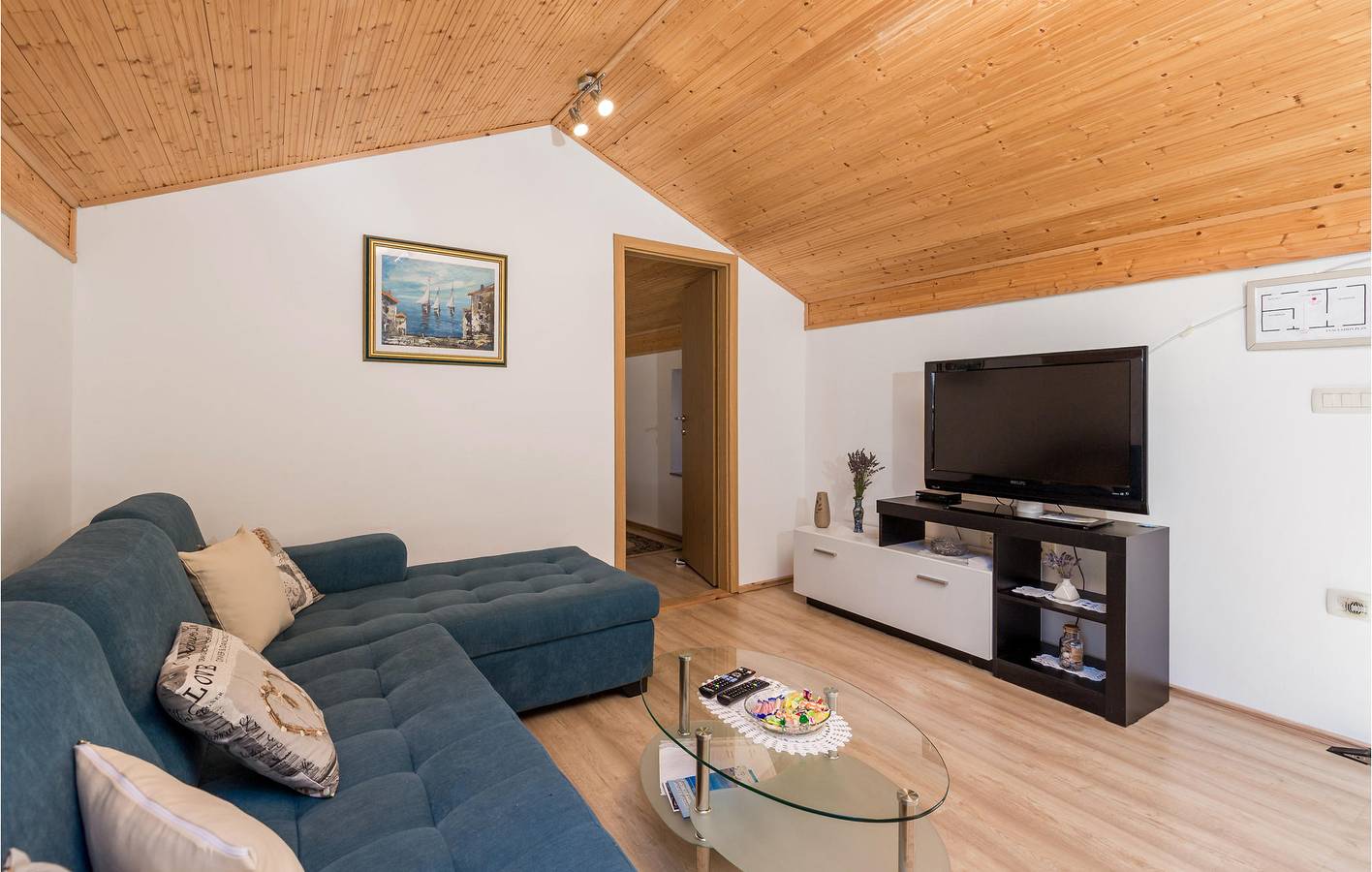 Reizende 175 m² große Ferienwohnung mit Pool in der Nähe des Strandes von Brsec – WLAN & Parkplatz in Moscenicka Draga, Primorje-Gorski Kotar