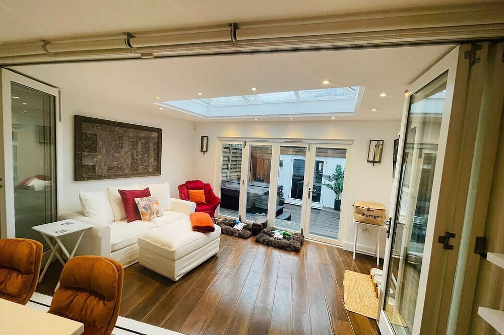 Holiday Rental for 8 People in Redbridge, London