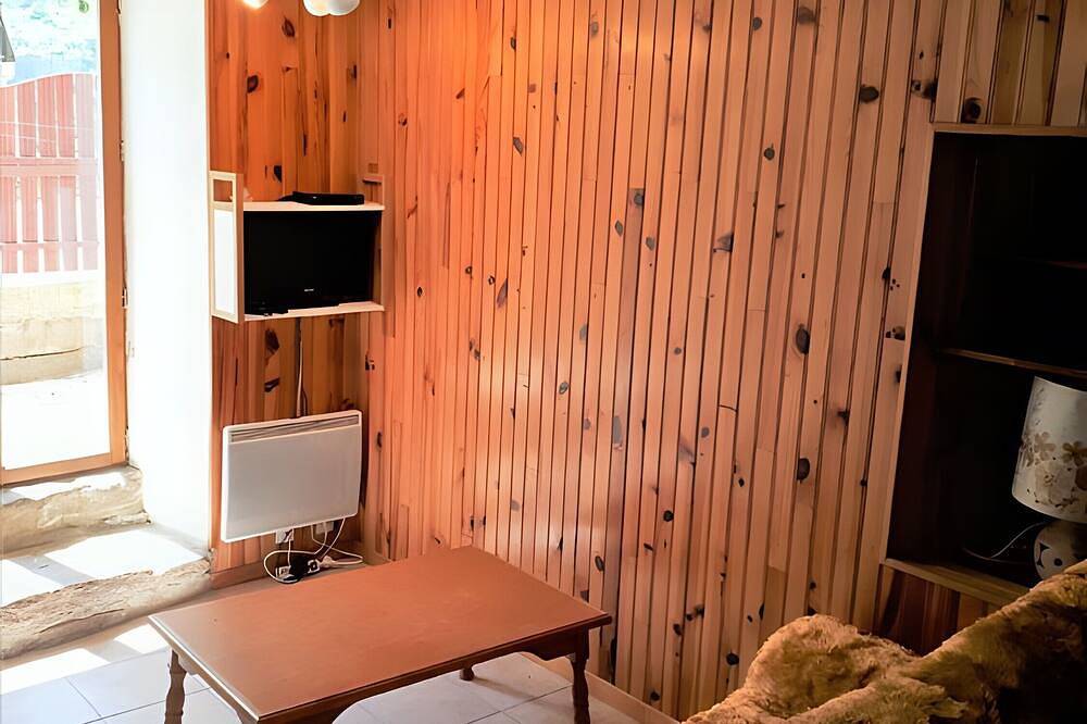 Gîte « Le Vignou » en Ste-Enimie: Vistas a la montaña, terraza privada y Wi-Fi in Gorges du Tarn Causses, Cevenas