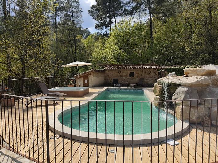 Gîte pour 10 personnes, avec terrasse et piscine ainsi que jacuzzi et jardin - 1
