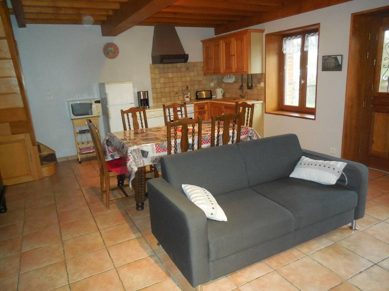 Gîte rustique avec cheminée, jardin et wifi in Chambœuf, Montbrison