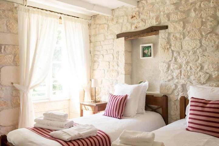 Location de vacances pour 24 personnes, avec jardin et piscine, animaux acceptés à Annepont - 4