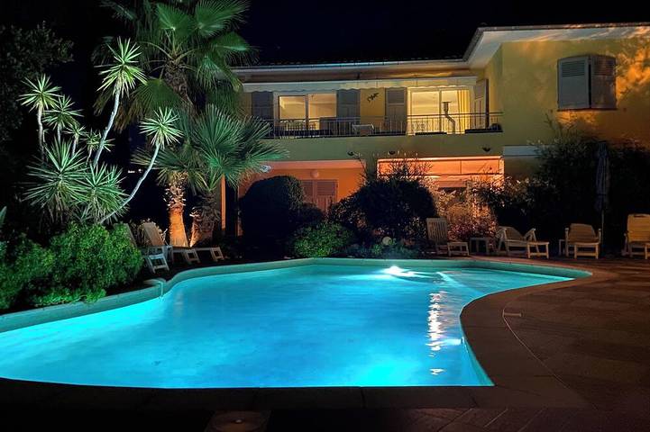 Maison de vacances pour 14 personnes, avec jardin et piscine dans Boulouris