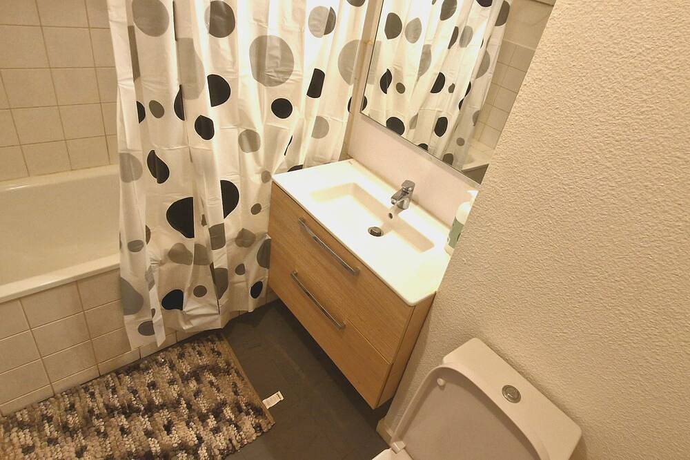 Ganze Wohnung, Studio in front of Dole train station 39100 in Dole, Jura