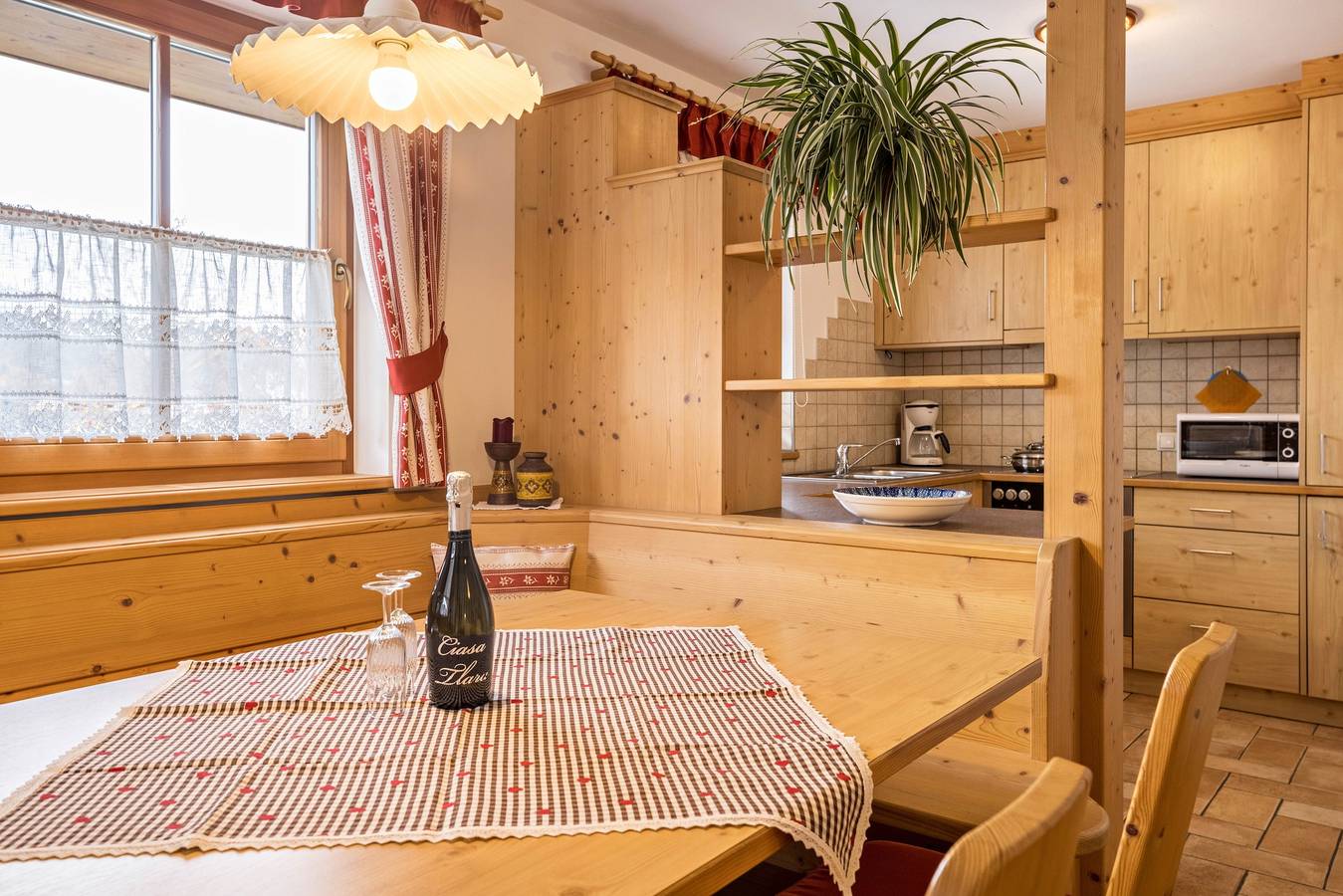 Ganze Wohnung, Ferienwohnung "Ciasa Tlara Lisa" in der Nähe des Skilifts mit Bergblick, Wlan & Garten in San Vigilio di Marebbe, Enneberg