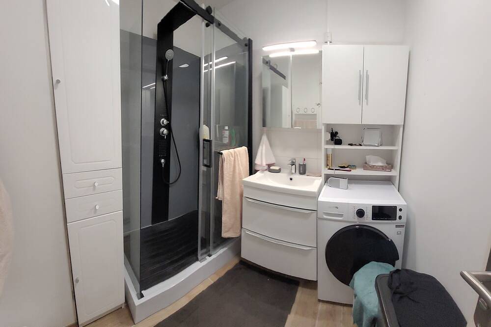 Apartamento entero, 1 Star Furnished Holiday Accommodation in Ronchin, Lille region