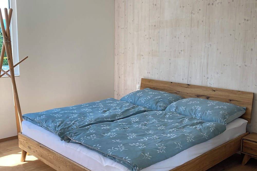 Mountain chalet with huge private garden in picturesque `Salzkammergut´ in Salzkammergut-Berge, Pinsdorf