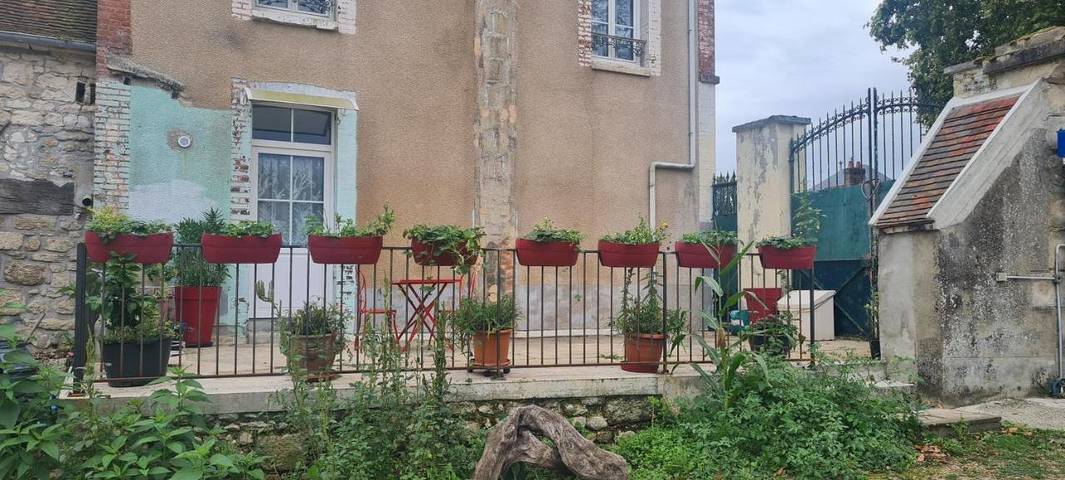 Gîte pour 2 personnes, avec vue ainsi que jardin et piscine, animaux acceptés à Saint-Florentin - 2