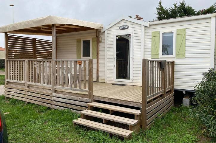 Camping pour 6 personnes, avec piscine ainsi que vue et terrasse à Port-la-Nouvelle