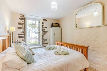 Cottage for 10 People in Solva, Pembrokeshire, Photo 4