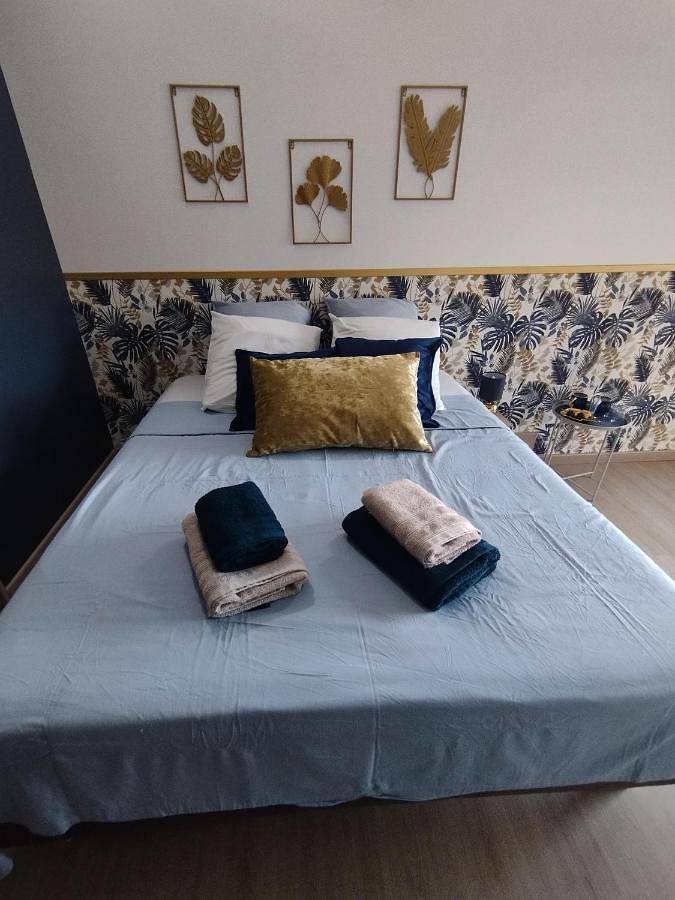 Location de vacances pour 2 personnes, avec jardin ainsi que terrasse et vue à Milhaud - 3