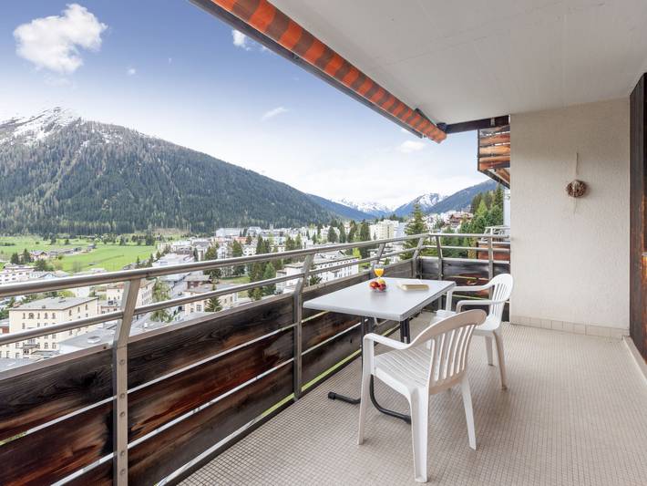 Ferienwohnung für 4 Personen, mit Sauna und Balkon sowie Ausblick in Davos