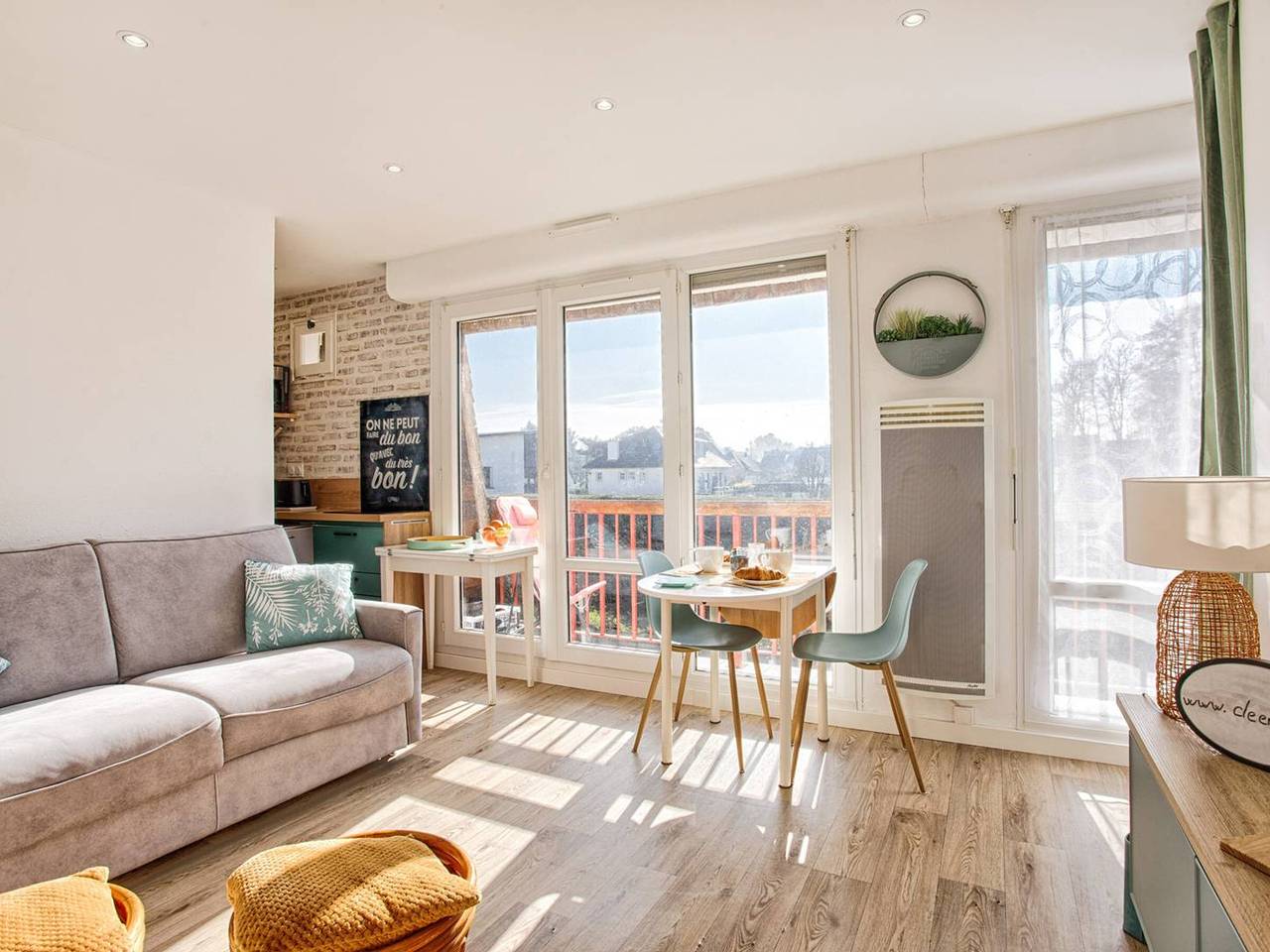 Estudio entero, Estudio luminoso con balcón y estacionamiento cerca de la playa in Merville-Franceville-Plage, Región de Caen