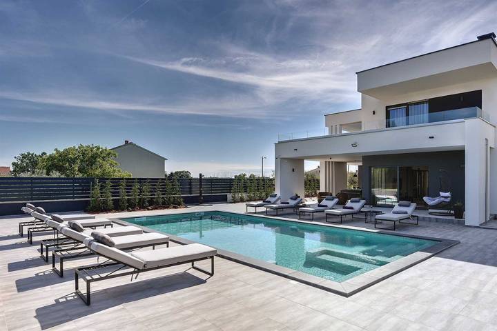 Villa für 10 Personen, mit Balkon/Terrasse und Terrasse in Pula - 2