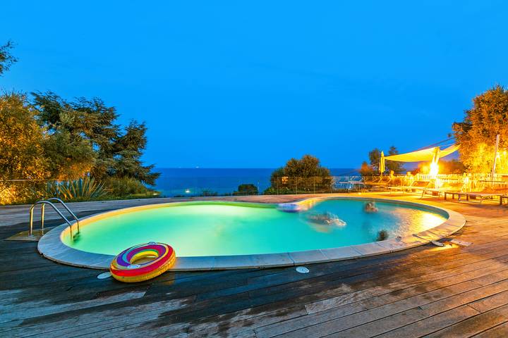 Ferienhaus für 2 Personen, mit Meerblick und Terrasse sowie Kinderpool und Pool in Ventimiglia