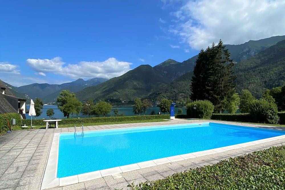 Ganze Wohnung, Schöne Wohnung für 5 Gäste mit Pool,  W-Lan, Tv, Balkon und Haustiere erlaubt in Molina di Ledro, Ledro