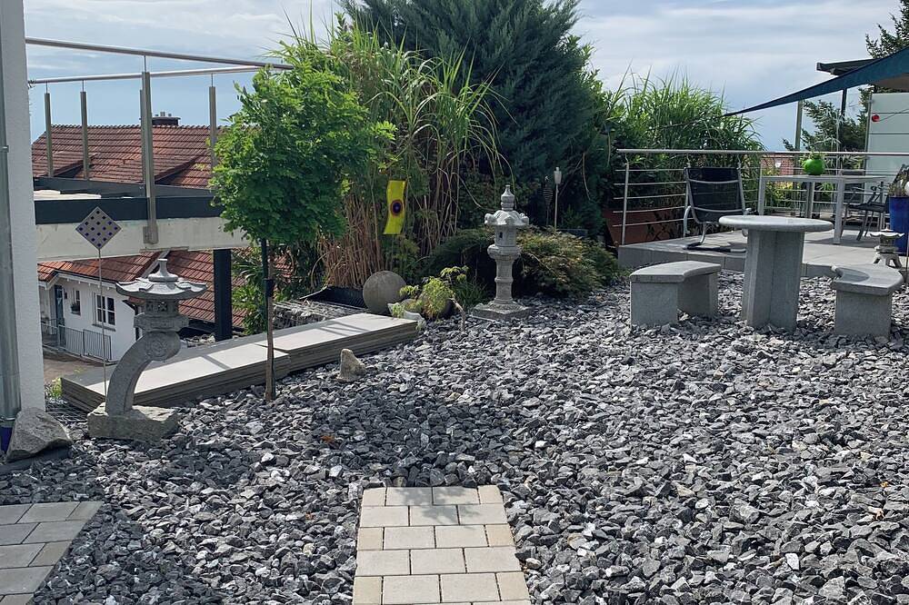 Entire apartment, Modern bright apartment on Lake Constance Meersburg lake and mountain view vacation, dog in Meersburg, Bodenseekreis