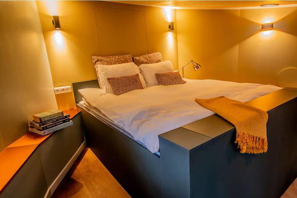 Luxurious wellness houseboat - Sailors Suite in Côte hollandaise