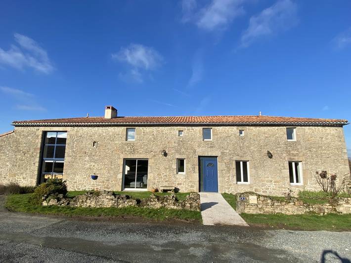 Gîte pour 15 personnes, avec terrasse ainsi que jardin et piscine, animaux acceptés dans Chanverrie - 2