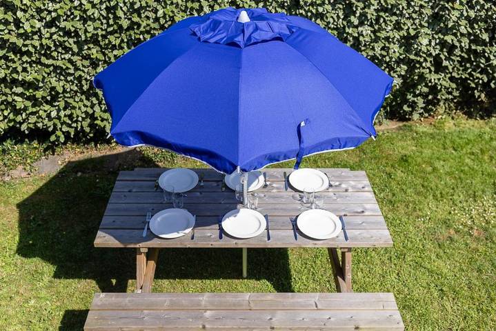 Location de vacances pour 6 personnes, avec Terrasse ainsi que Jardin et Vue sur le lac à Caurel - 2