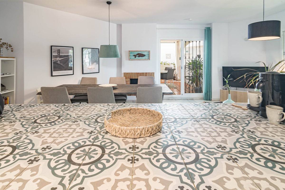 Entire apartment, - Cozy holiday home close to Puerto Banus in Marbella West, Marbella