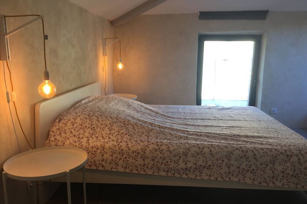 Komplett renoviertes Ferienhaus für 8 Personen im Herzen des Cèze-Tals in Saint-Laurent-de-Carnols, Nimes und Umgebung