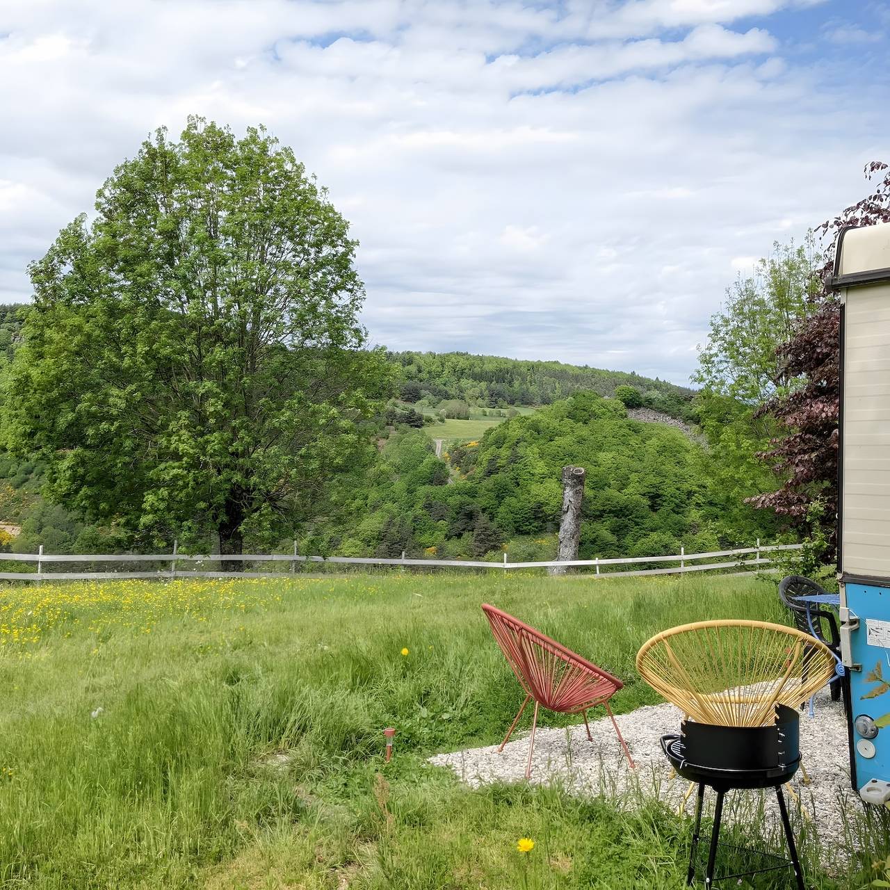 La Caravane Vintage aux Sources de la Loire in Haute-Loire