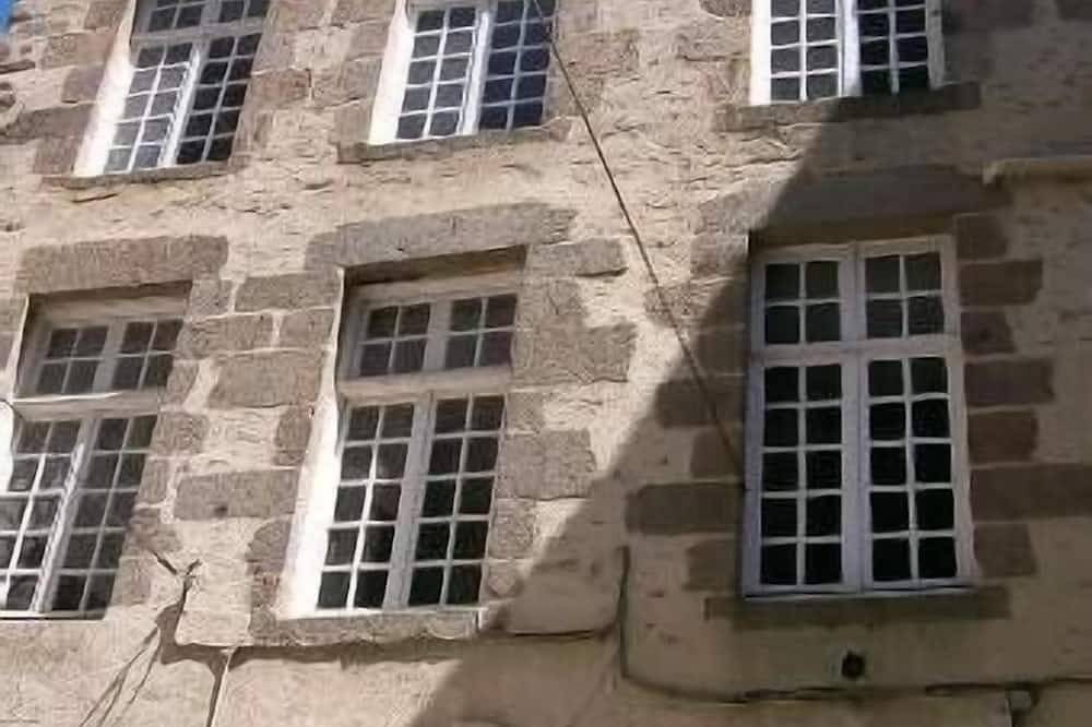 Appartement entier, Appartement dans bel immeuble 17ème siècle, St Malo intra muros, proche plages in Saint-Malo, Région de Saint-Malo