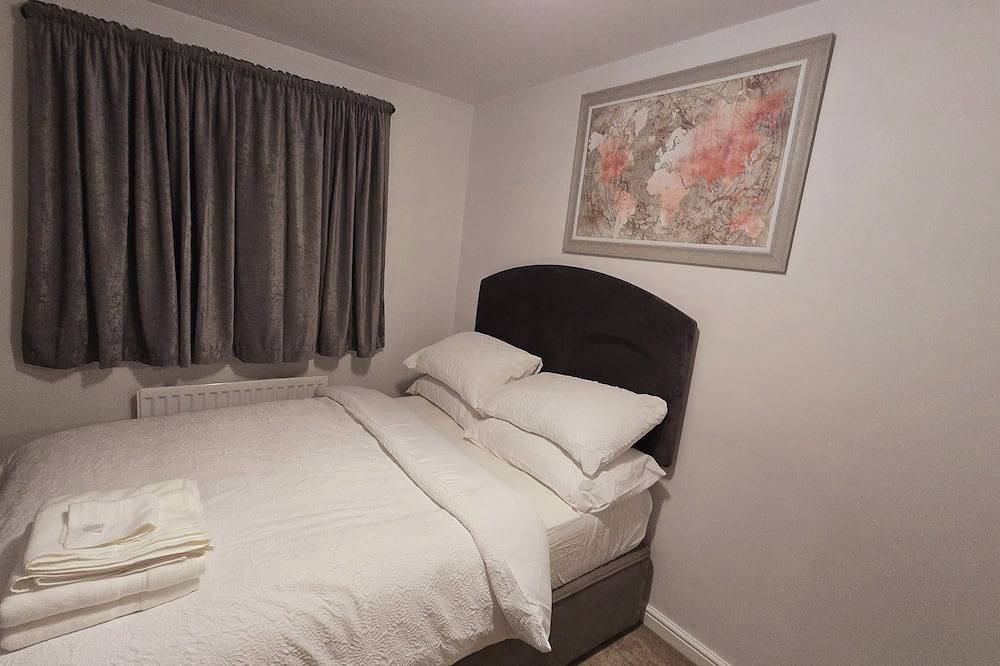 Entire luxurious 3 bedroom house in Wigan,Greater Manchester with free parking. in Greater Manchester