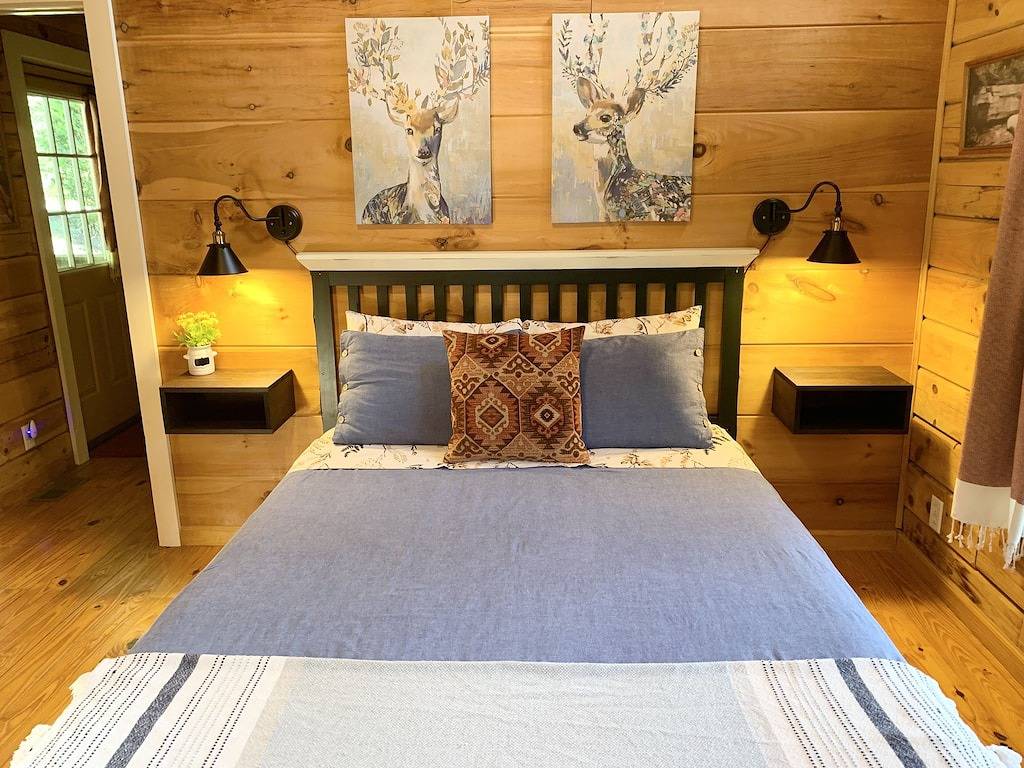 Log Cabin for 5 Guests in Rutherford County