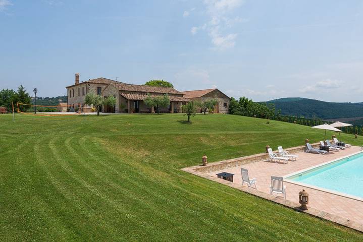 Agriturismo per 15 persone, con giardino e piscina in Provincia di Terni