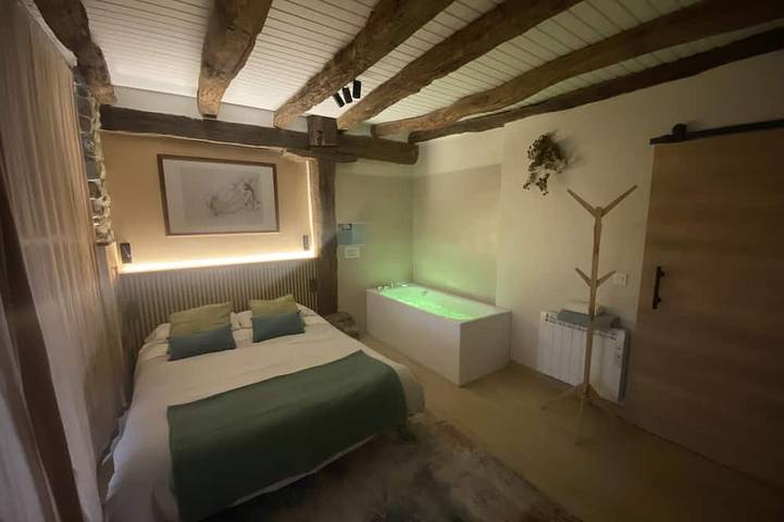 Apartamento entero, Disfruta de nuestro acogedor loft diáfano de 40m². Comodidad y relax. in Aya, Guipúzcoa