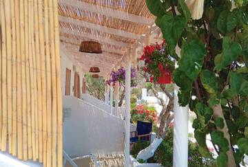 Maison d’hôte pour 2 personnes, avec vue ainsi que jardin et terrasse dans Milos