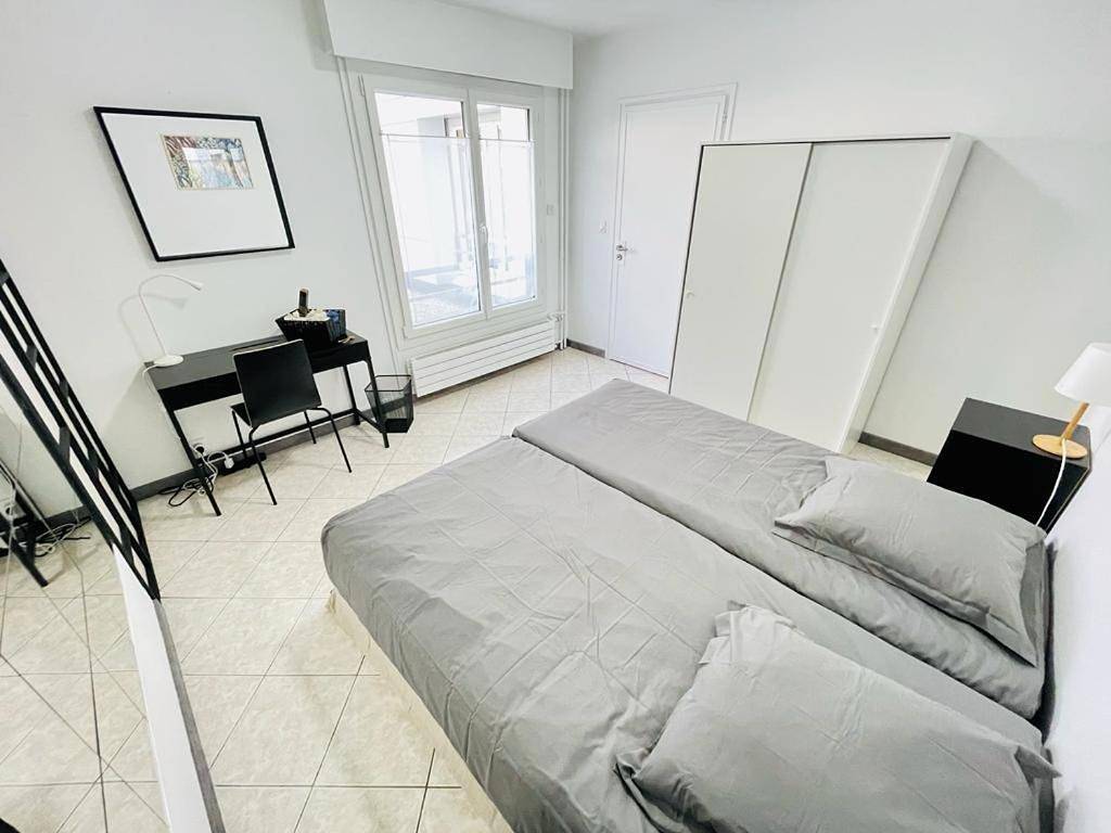 Appartement entier, Double or Twin Room in Saint-Genis-Pouilly, Gex