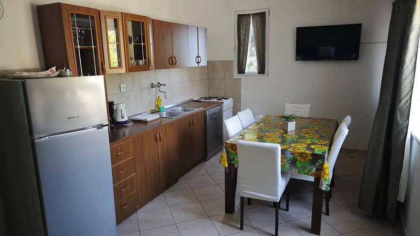 Gîte pour 6 personnes, avec terrasse à Jelsa - 4