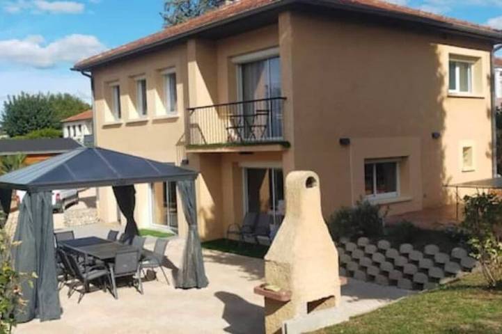 Maison de vacances pour 10 personnes, avec balcon et jardin à Feyzin