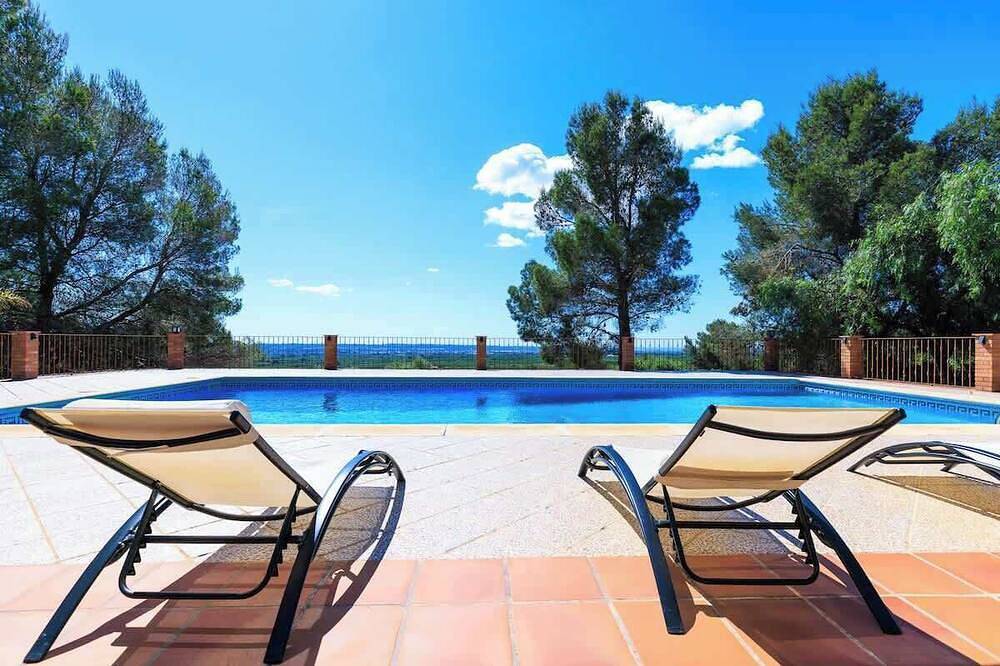 Masia Garriga Alcover in Alcover, Alto Campo
