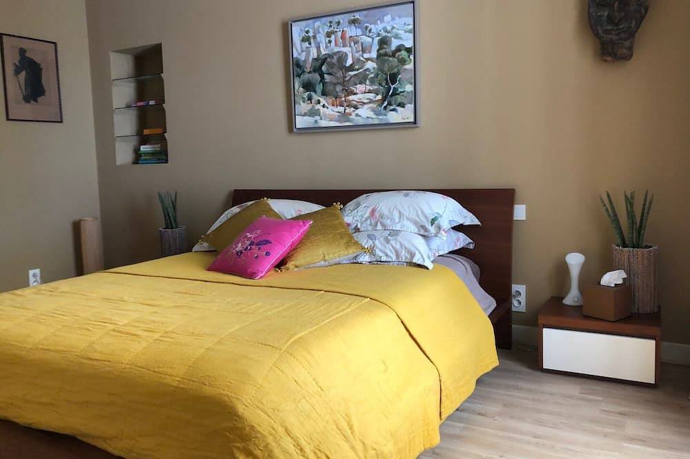 Une villa avec piscine privée et un beau jardin dans le triangle d'or. in Cabrières-d'Avignon, Parc naturel régional du Luberon