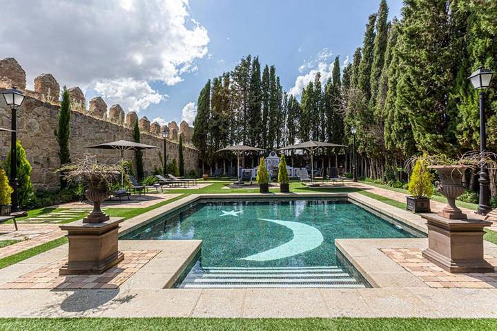 Hotel para 2 personas, con jardín y piscina - 1