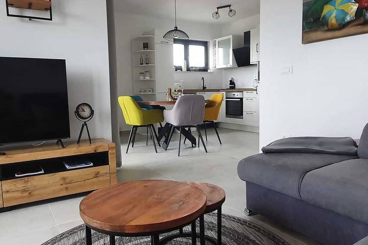 Ferienwohnung für 4 Personen, mit Balkon und Garten in Premantura