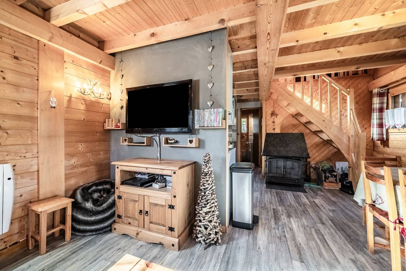 Chalet « 6p - Le Cocon Des Neiges » : vue montagne, terrasse partagée et Wi-Fi in Verchaix, Région de Bonneville